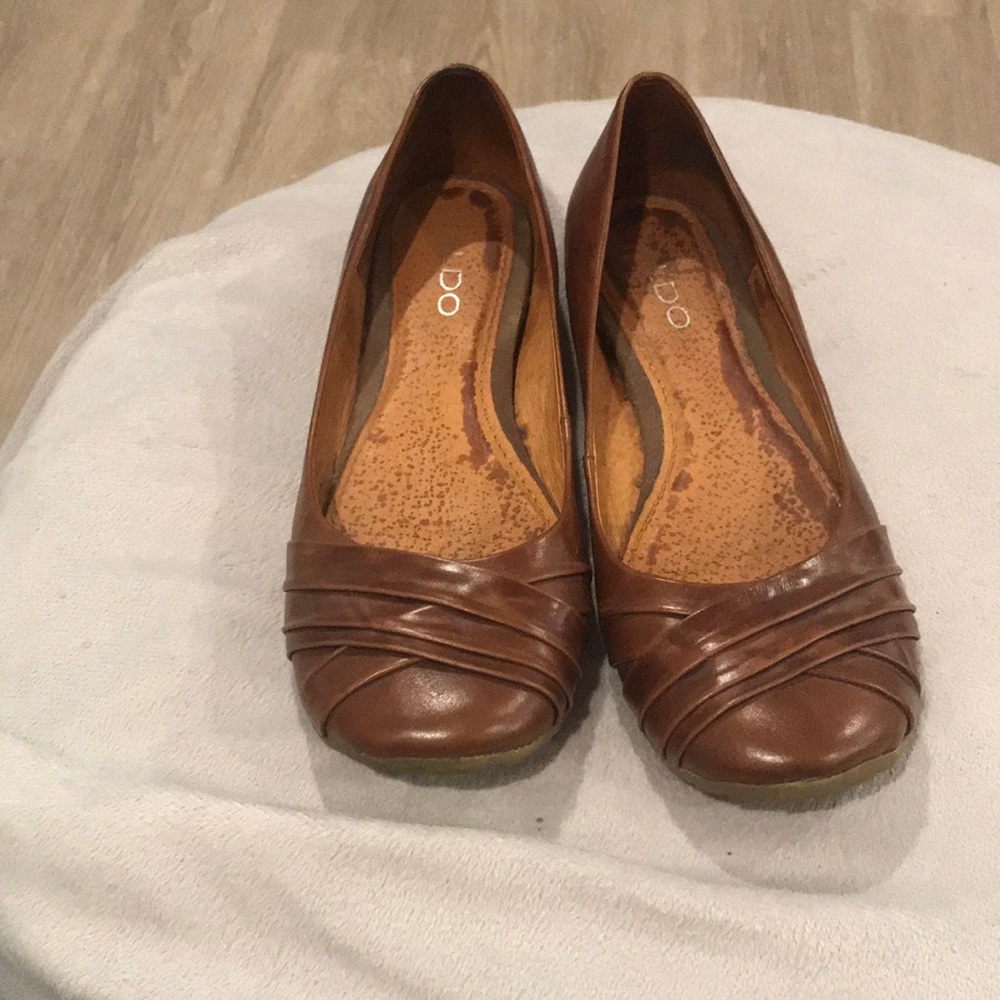 EUC Brown Aldo flats size 8